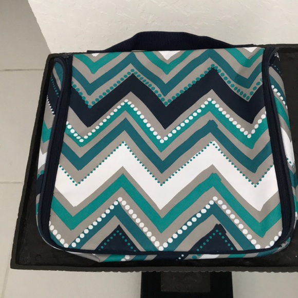 Handbags - Zippered Travel Accessory.